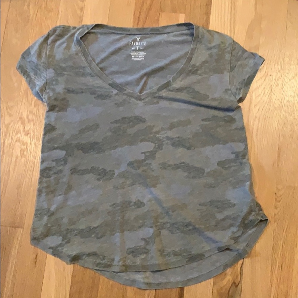 A tee shirt